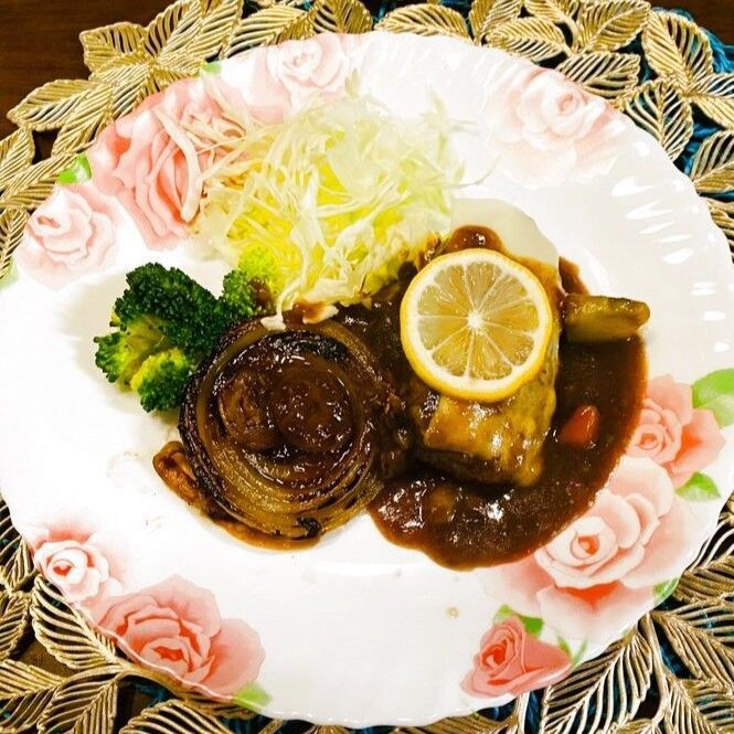 輪切りレモン1枚で絶品ハンバーグ