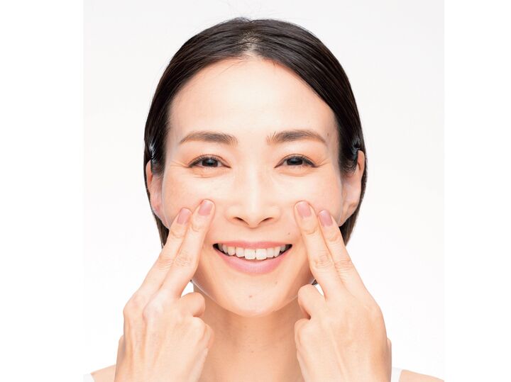 【たるみリフト】50代に驚異の変化が!!たれ下がったほおが10秒で引き上がって若返るメソッドって??