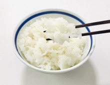 炊いたお米が固いとき、保存してカチカチになったときは！ふっくら美味しくする裏ワザを公開