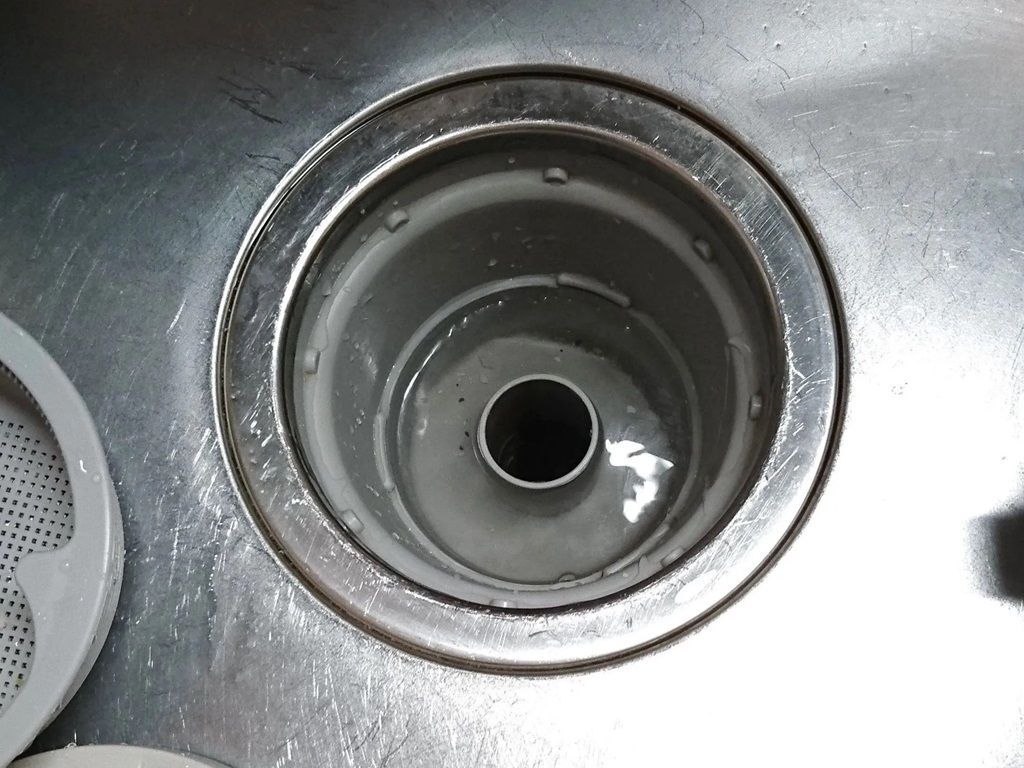 タオルとお湯だけで！？排水管の突然の詰まりを解消する方法！