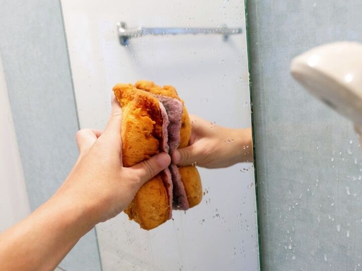 お風呂の鏡の「曇り止め」に家にあるモノがお役立ち!汚れも落としてくれるよ