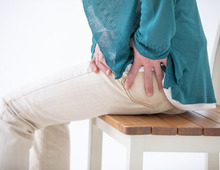 脚の痛みや歩きづらさは変形性股関節症が原因？！痛みをやわらげる方法、対策を薬剤師に聞きました