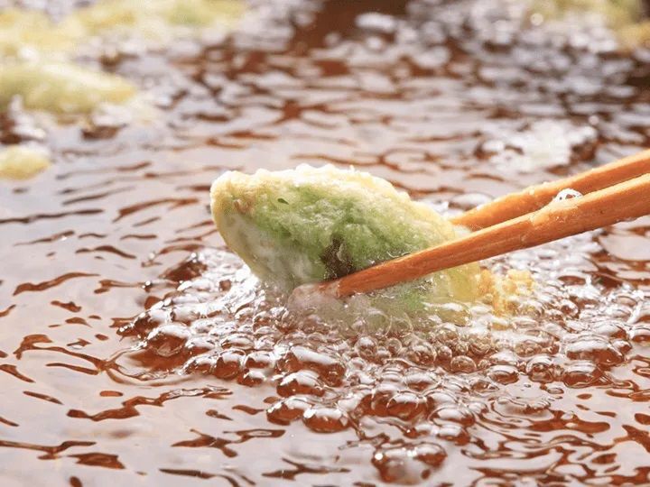 天ぷらの衣に入れるだけで〈ふんわり&サクサク〉!誰にも教えていない成功のヒケツ
