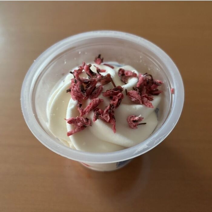 カップアイスなら桜フレーバーを混ぜて、そのまま食べられますね。