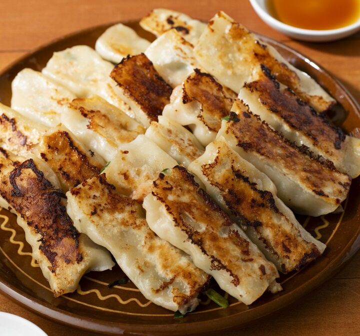 【爆速レシピのおよね】餃子を1度に5個包む神タイパな棒餃子が超人気!