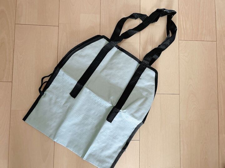 【ダイソー】作りかけ?不良品?変わった形のビニールバッグ、時代にマッチした発明品でした!