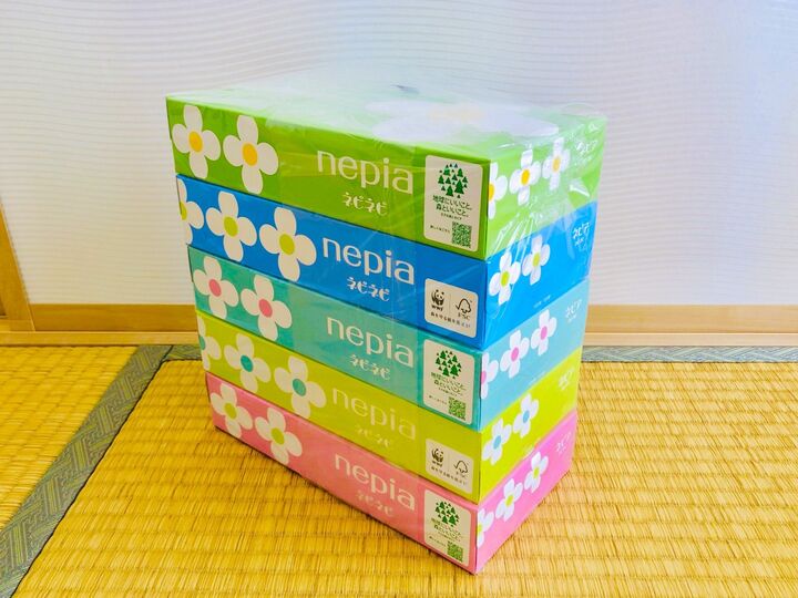 【一発で解決】ボックスティッシュの新品ビニール、はがしづらい問題。SNSで話題になった驚きの方法とは?