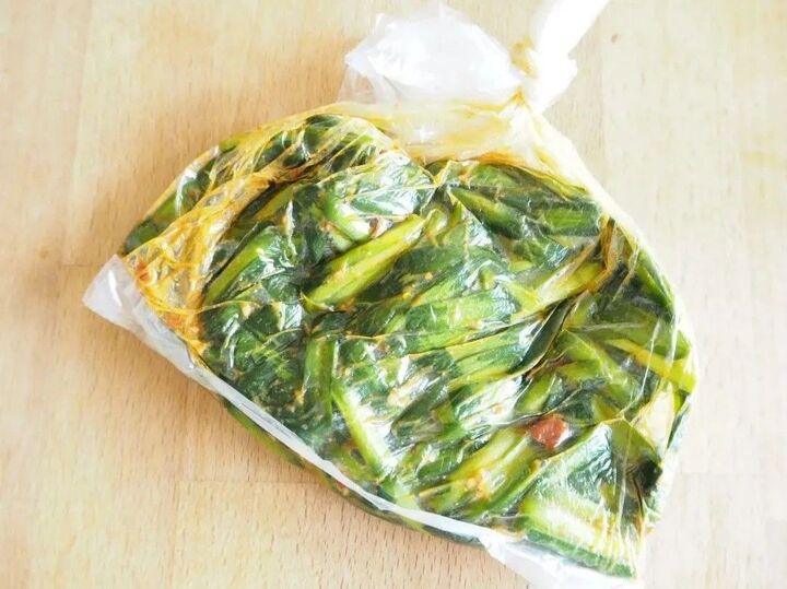 こりゃ白米ドロボウ確定だ!!朝にポリ袋に入れて冷蔵庫に放り込むだけで夕食までに勝手においしくなってるご飯のお供レシピ
