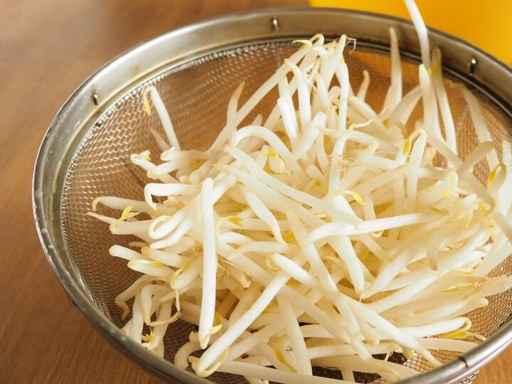 「ウソでしょ、こんなに違うの!?」「まるで高級中華!」普通のもやし炒めを大変身させる方法!