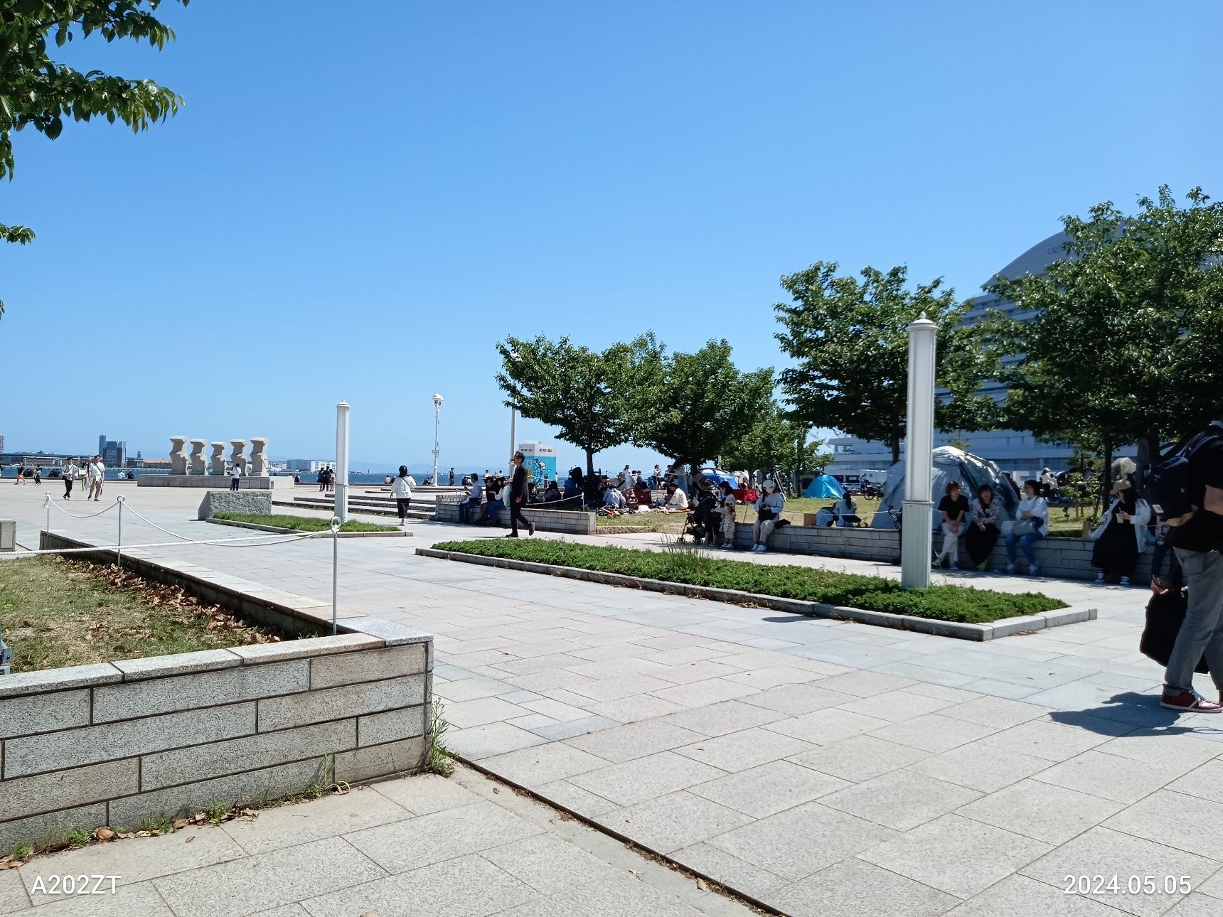 モアイ風石造のstreet