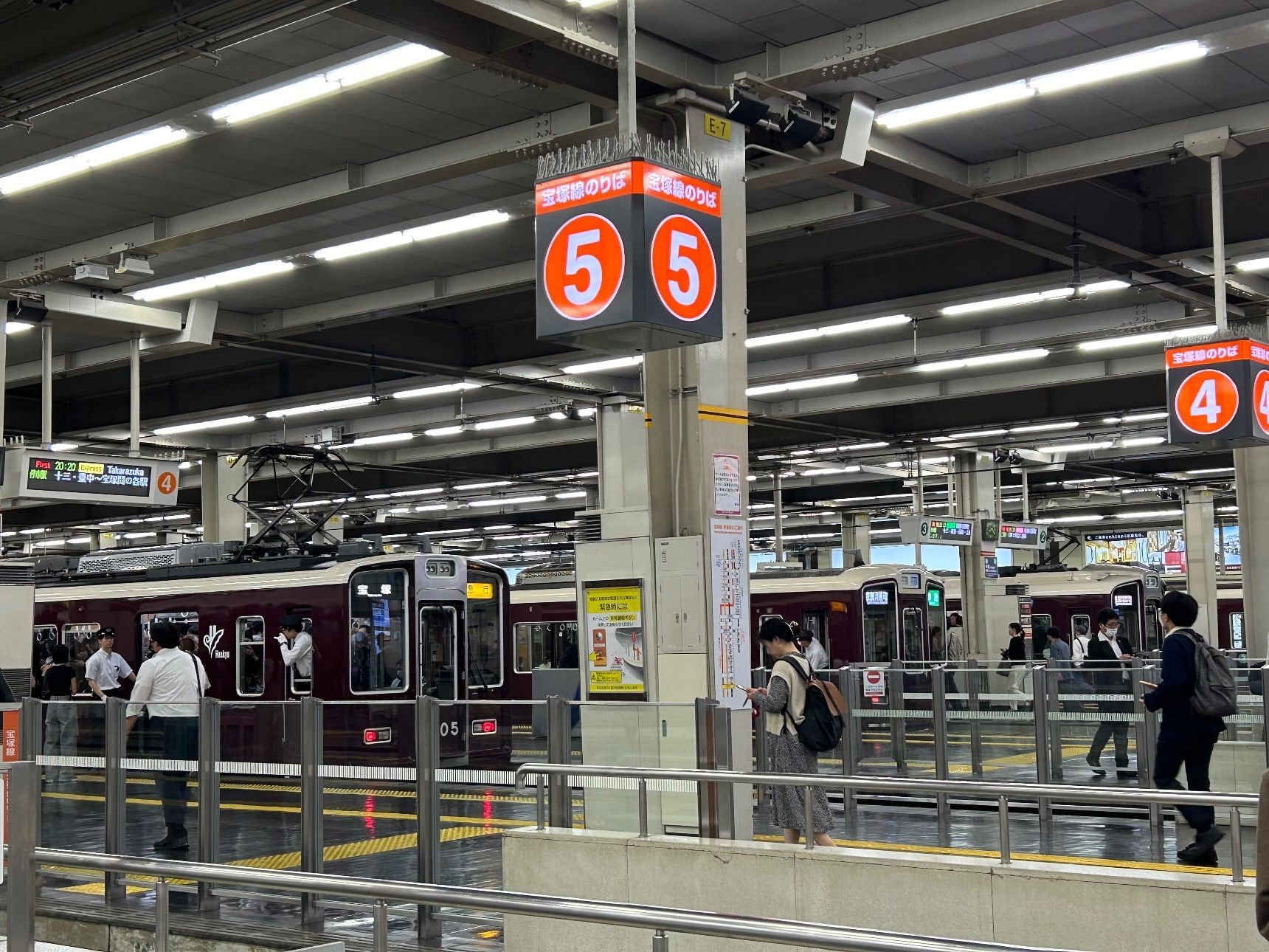 阪急大阪駅から宝塚線に乗る