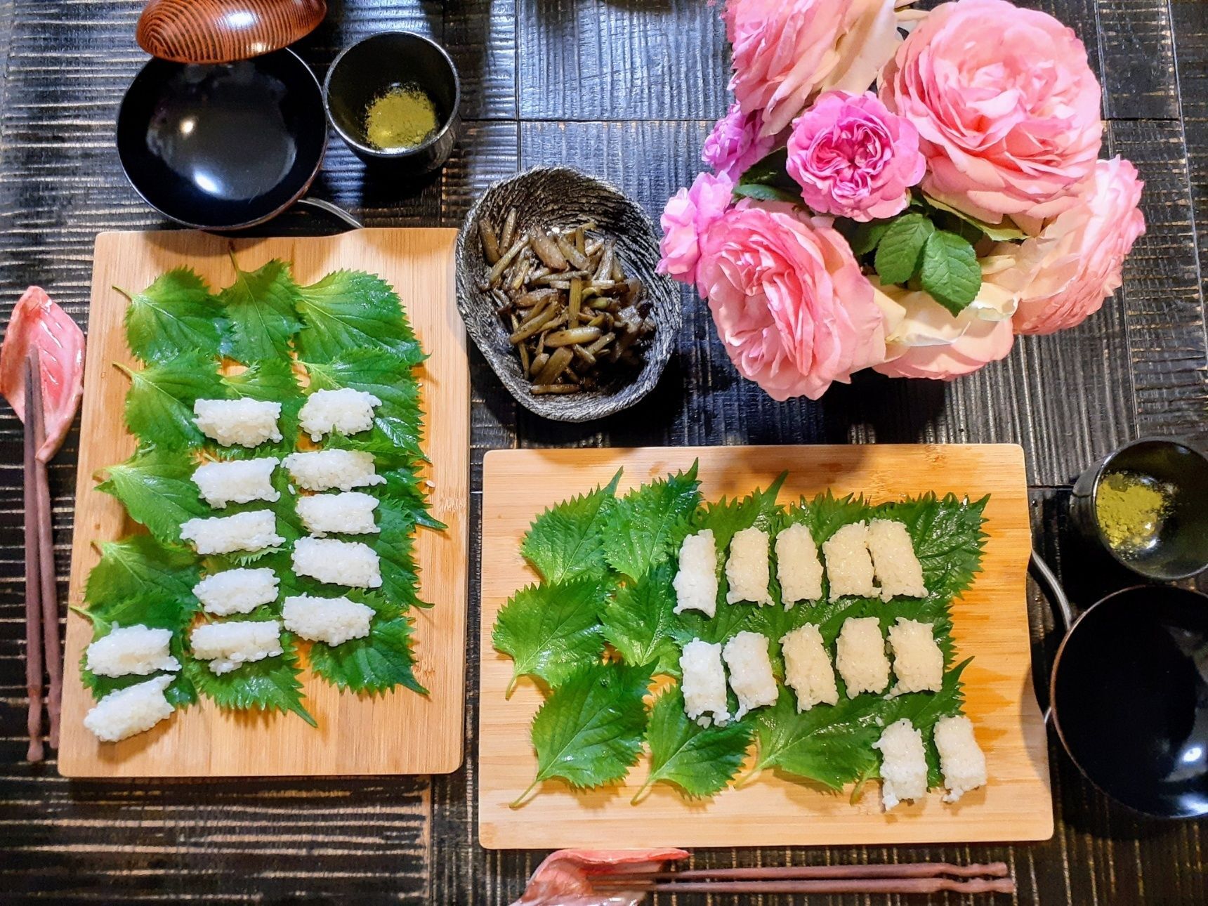 3.ご飯と合わせ酢を混ぜて酢飯を作り、握る