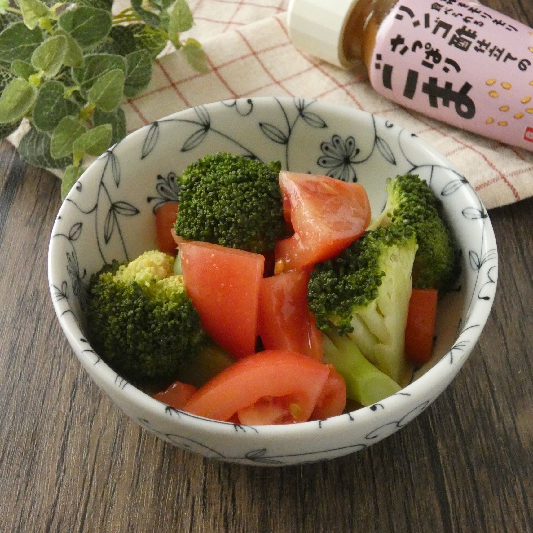 ノンオイルドレッシング「野菜をモリモリ食べられるリンゴ酢仕立てのさっぱりごま」