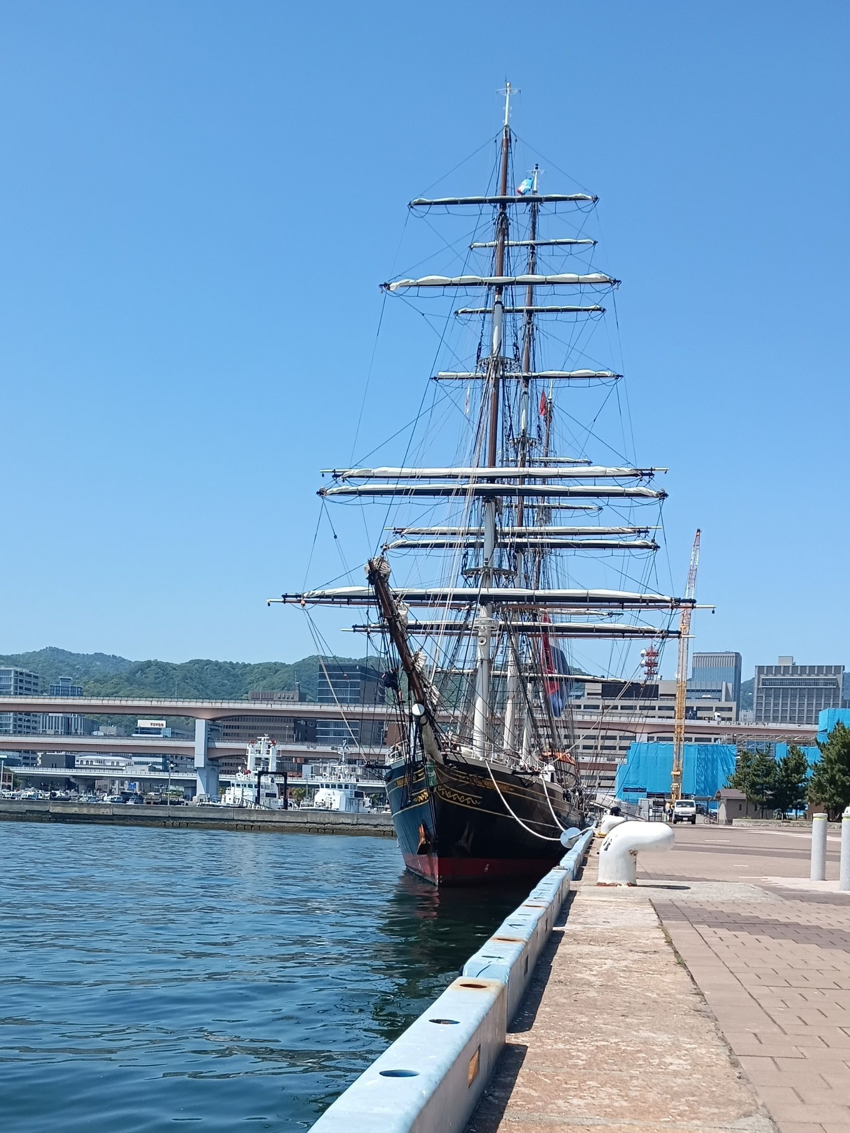 今日の第一突堤 着岸係留船舶 オランダの帆船「スタッド・アムステルダム」Stad Amsterdam