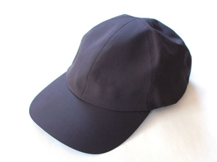 【ユニクロ】リピーター続出!?とことんシンプルだけど「高見え」なロングセラーアイテム。暑い日の必需品です♡