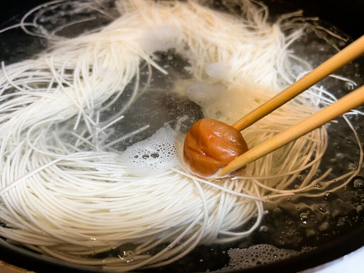 【そうめんのアレンジ】今年は一味違う!SNSで話題になった茹で方&裏ワザ4つに挑戦