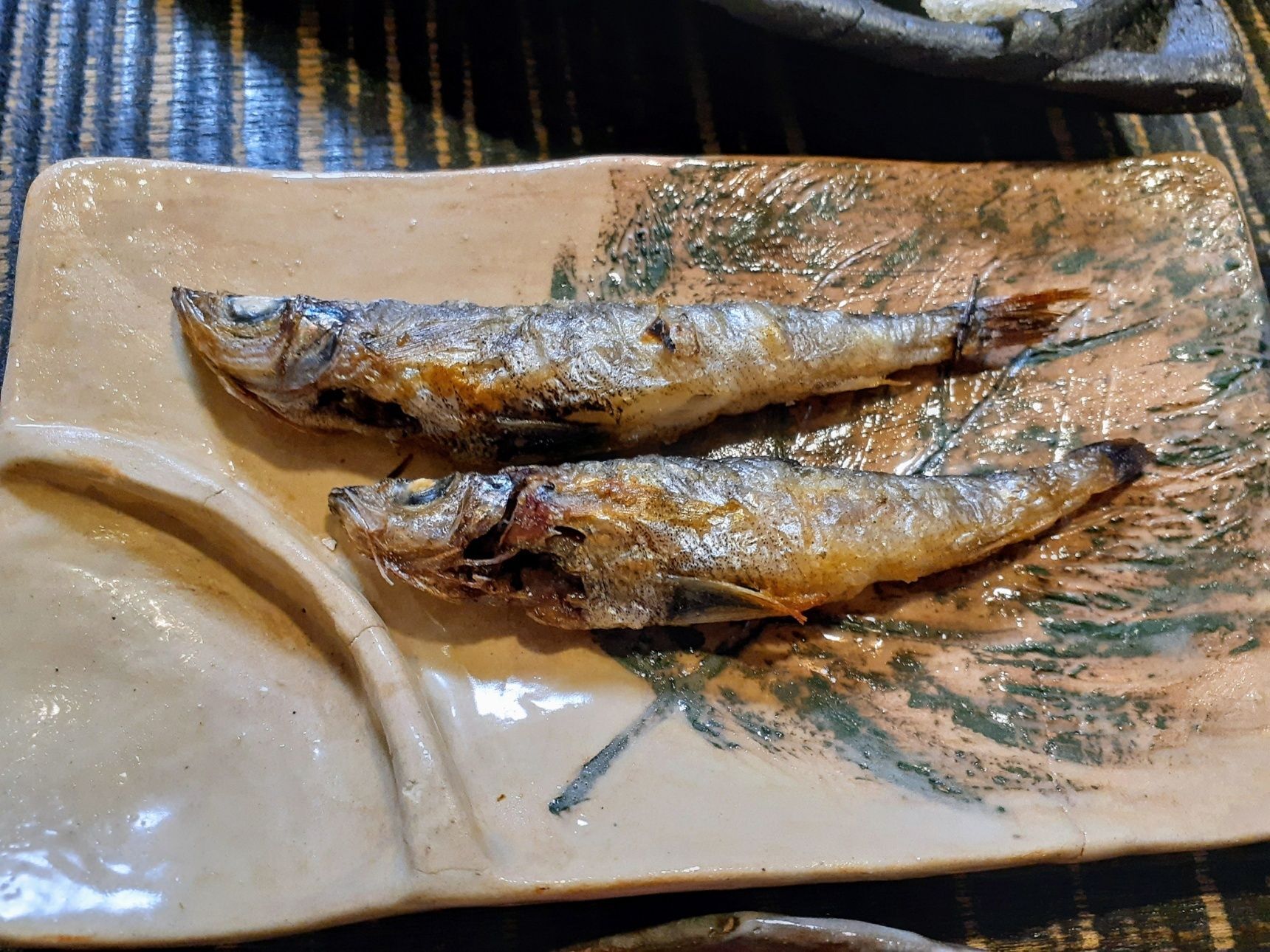 4尾は、天然塩を両面にふって、魚焼きグリルで香ばしく焼く