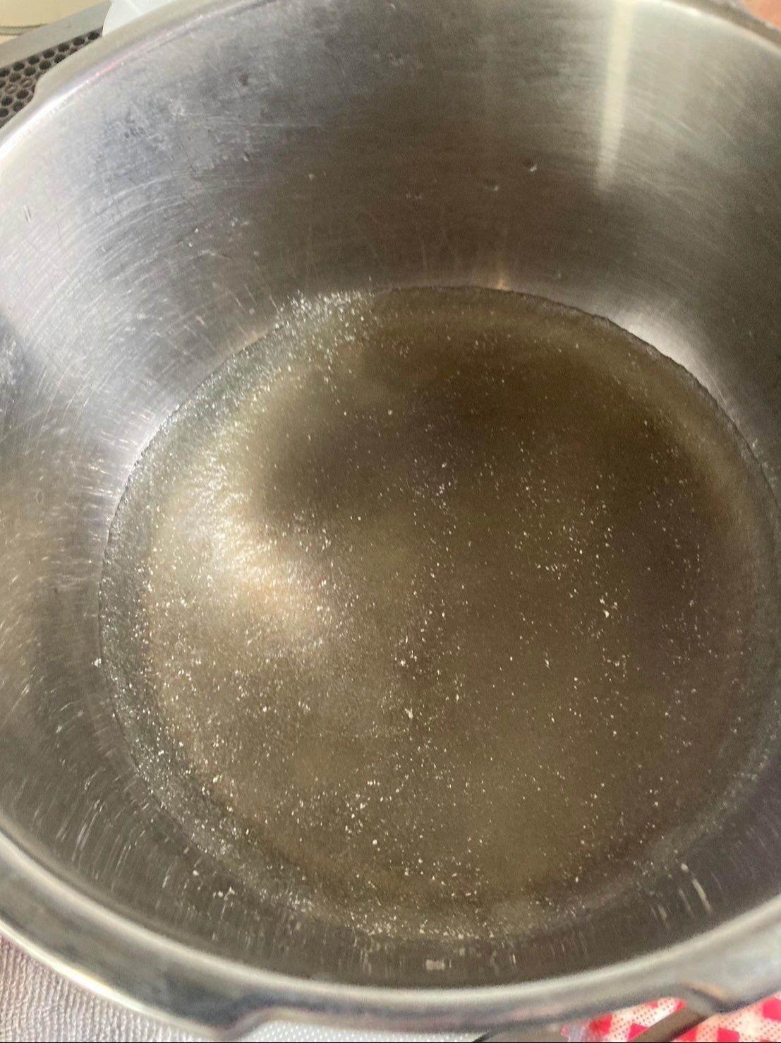 弱火で全体が透明になるくらいまで温めてください