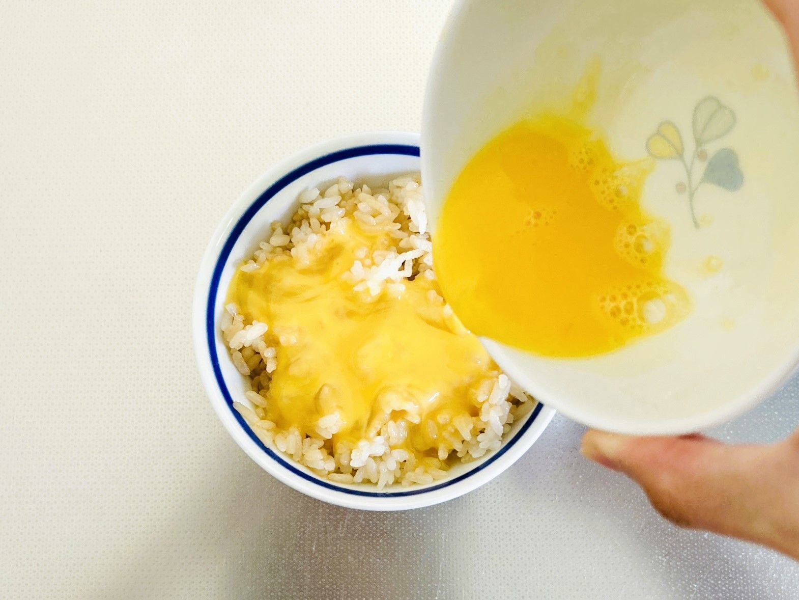 混ぜる順番を変えるだけで…！？卵かけごはんがめちゃウマになる驚き