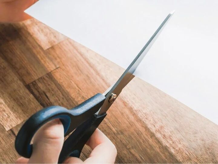 ガムテープでベトベトになったハサミを"一瞬で"切れ味抜群によみがえらせる方法!