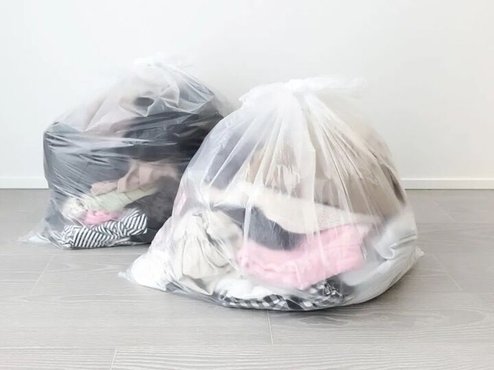 結び直さずに後からゴミを"サッと"入れる方法!「地味にスゴイ」「ゴミ袋節約に♡」