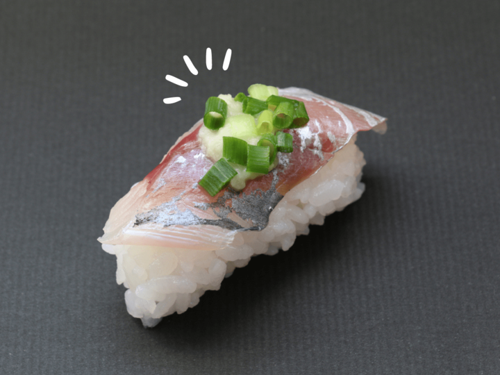 薬味が乗ったお寿司、ひっくり返さないで!醤油はこうつけるのが正解。