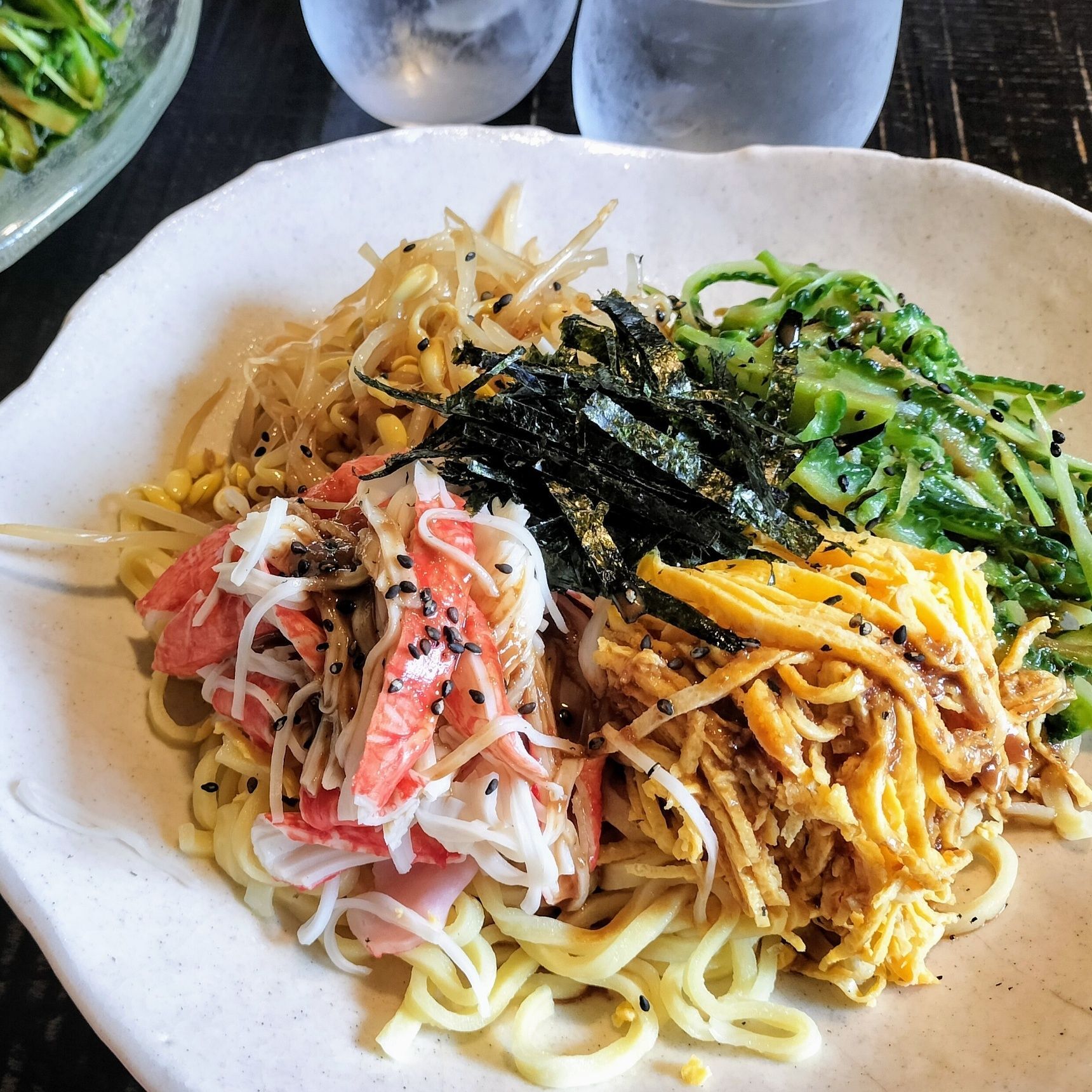 夏バテ防止ごはん！焙煎胡麻ダレ冷し中華の具材！定番きゅうりの代わりに例のゴーヤとピーナッツ！！