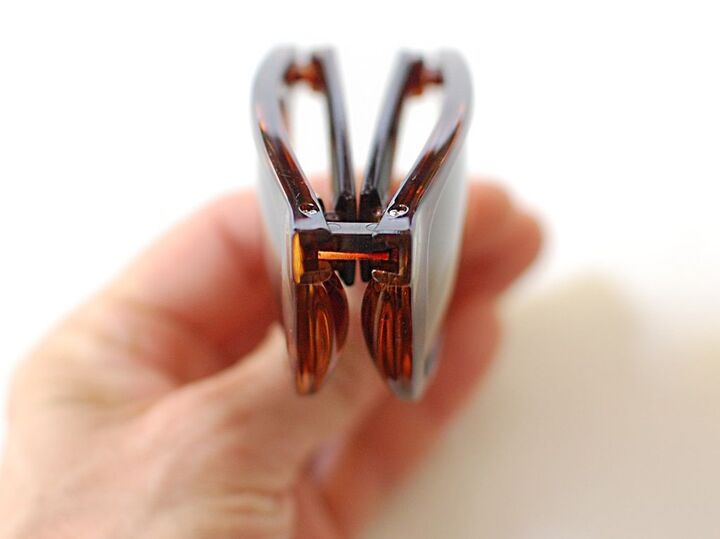 【ユニクロ】小さく折りたためる画期的なアイテムを発見!「初めて見た…!」「ミニバッグ派は大助かり♡」