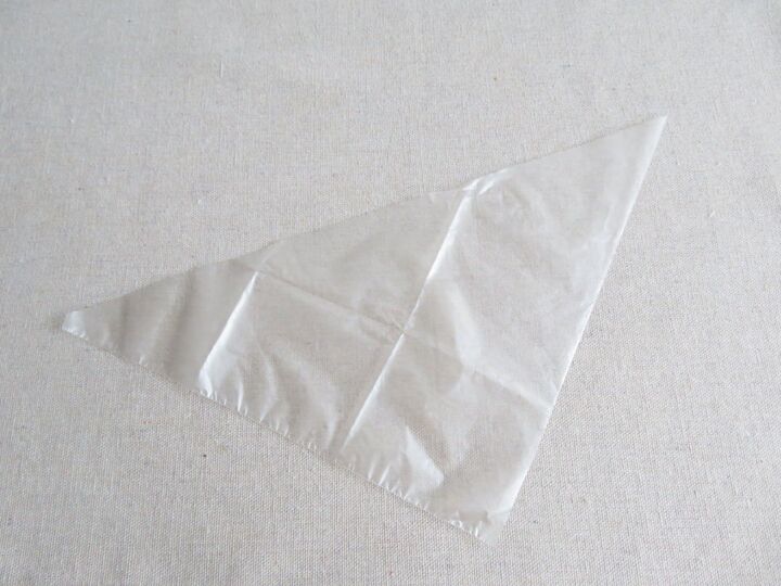 【セリア】高温多湿の季節に活躍!実は危険なNG行動を回避できる三角形のポリ袋とは?