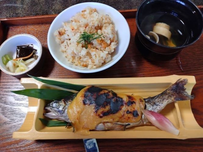 マス田楽焼きとマスの炊き込みご飯