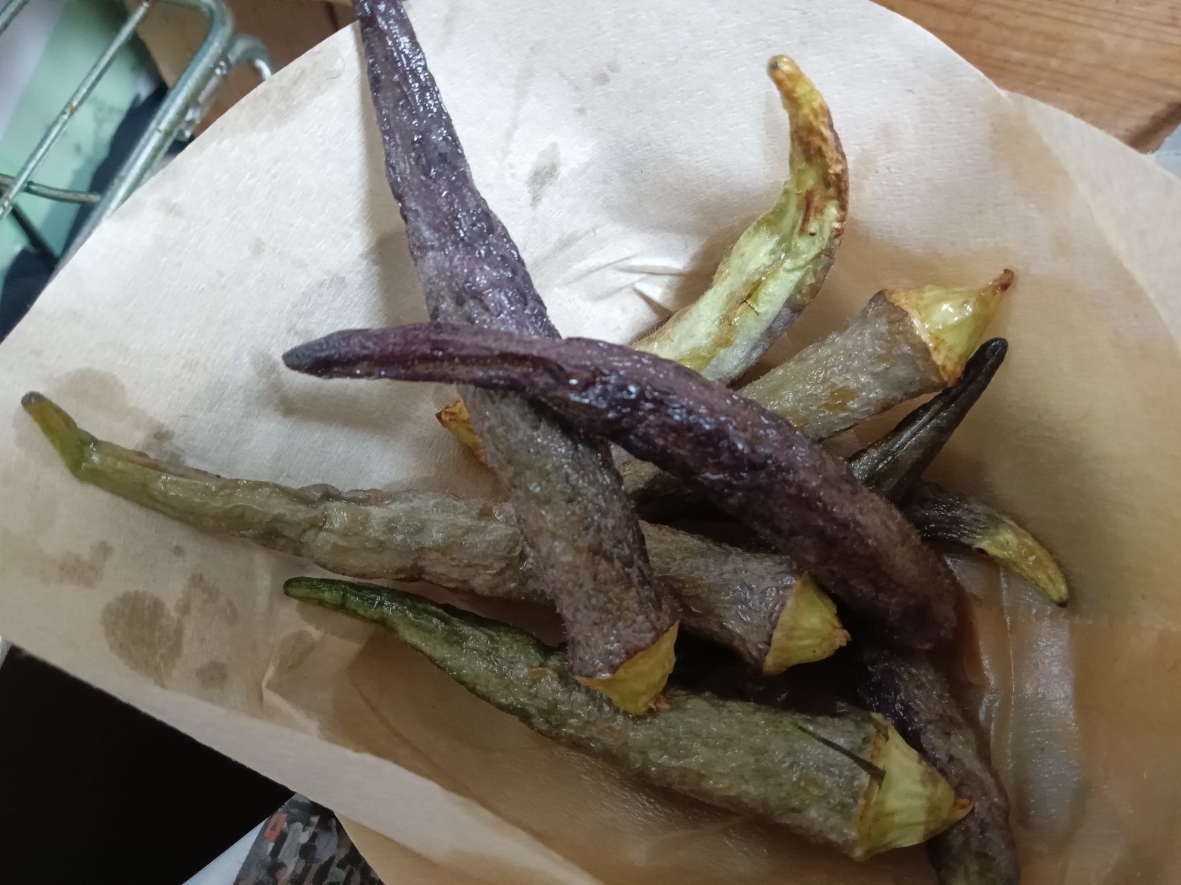 赤オクラ、揚げたら色飛んだ！！purple！！