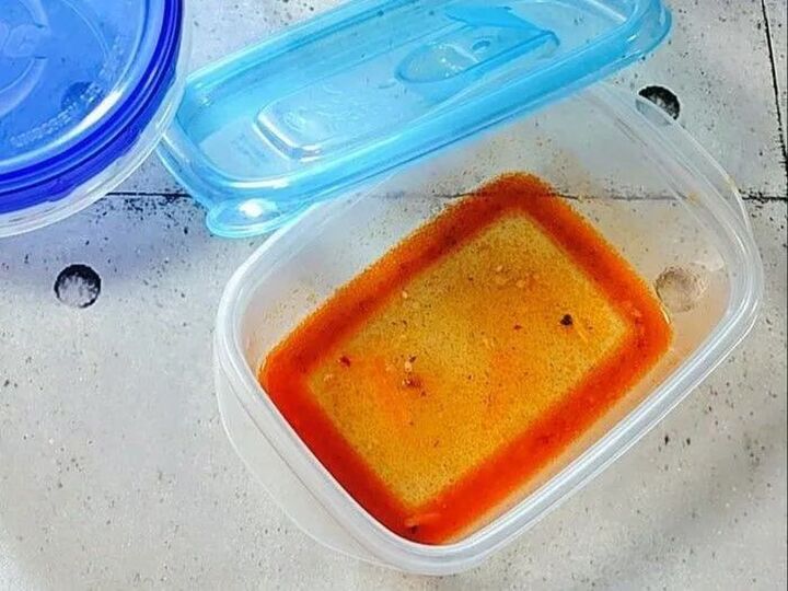 タッパーの油汚れには、洗剤に"あるモノ"を加えるだけでスッキリ♪「0円」でできる超裏ワザ!