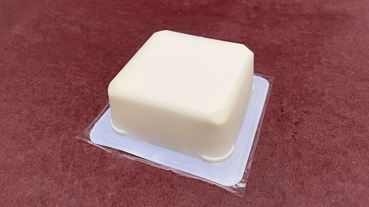 もう崩れない『豆腐の取り出し方』ぐちゃぐちゃは卒業!一発で取り出しやすくなる秘策とは