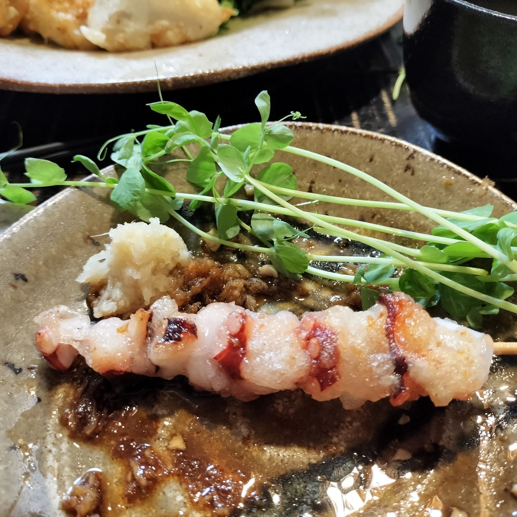 絹豆腐とタコ！下味は付けません！片栗粉をまぶしてホットプレートで焼いて、新生姜醤油を付ける！