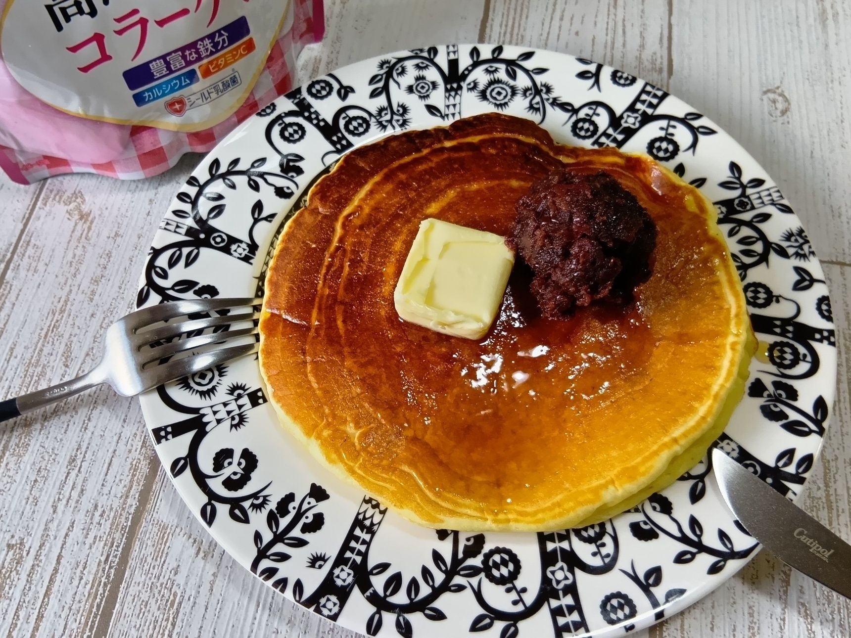 牛乳の代わりにスキムミルクと水でホットケーキ作り！手作り餡とバターたっぷりのせて♪