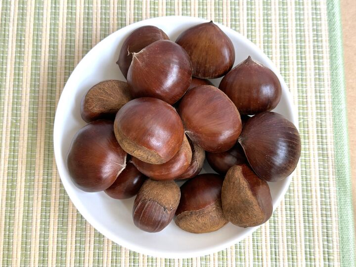 栗の皮むき、もう力はいりません!鬼皮も渋皮もするりとむけるまさかの裏ワザがスゴかった♪