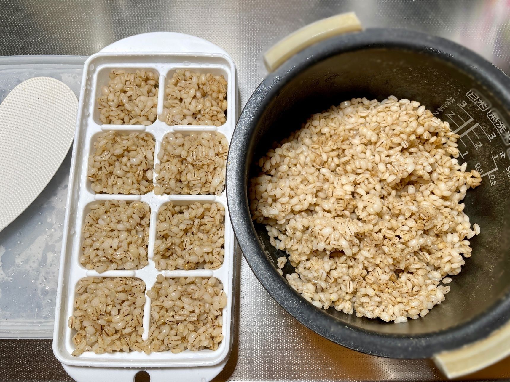 もち麦3合を炊飯器で炊きます