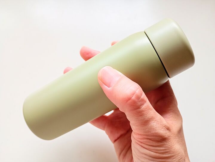 ポケットに入るミニ水筒、実はこんな使い方も!オールシーズンで大活躍♡