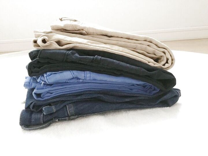 かさばるパンツは「ずらし折り」がおすすめ!見違えるほどスッキリ収納できますよ♪