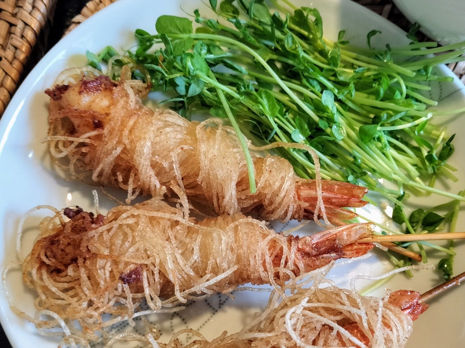 海老の串揚げ！香味絶品！ソースは付けません！衣はモチッとカリカリビーフン！！海老のカダイフ揚げ風！