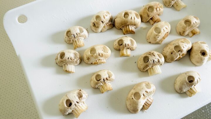 ドクロ型のマッシュルームの作り方!ハロウィンにぴったりすぎる料理テクに挑戦