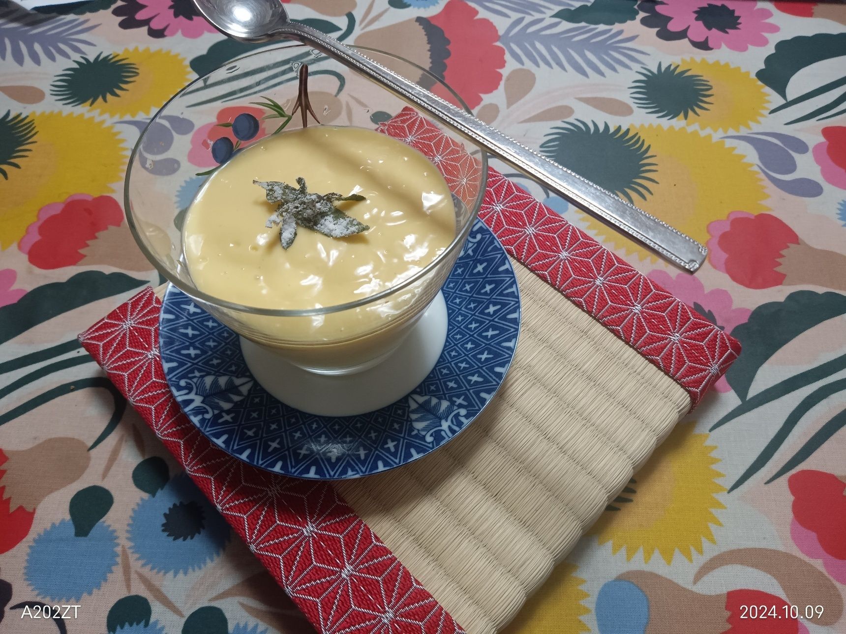 今日の “ら し い” mango flavor 畳に鎮座、シェイクみたいな・・・
