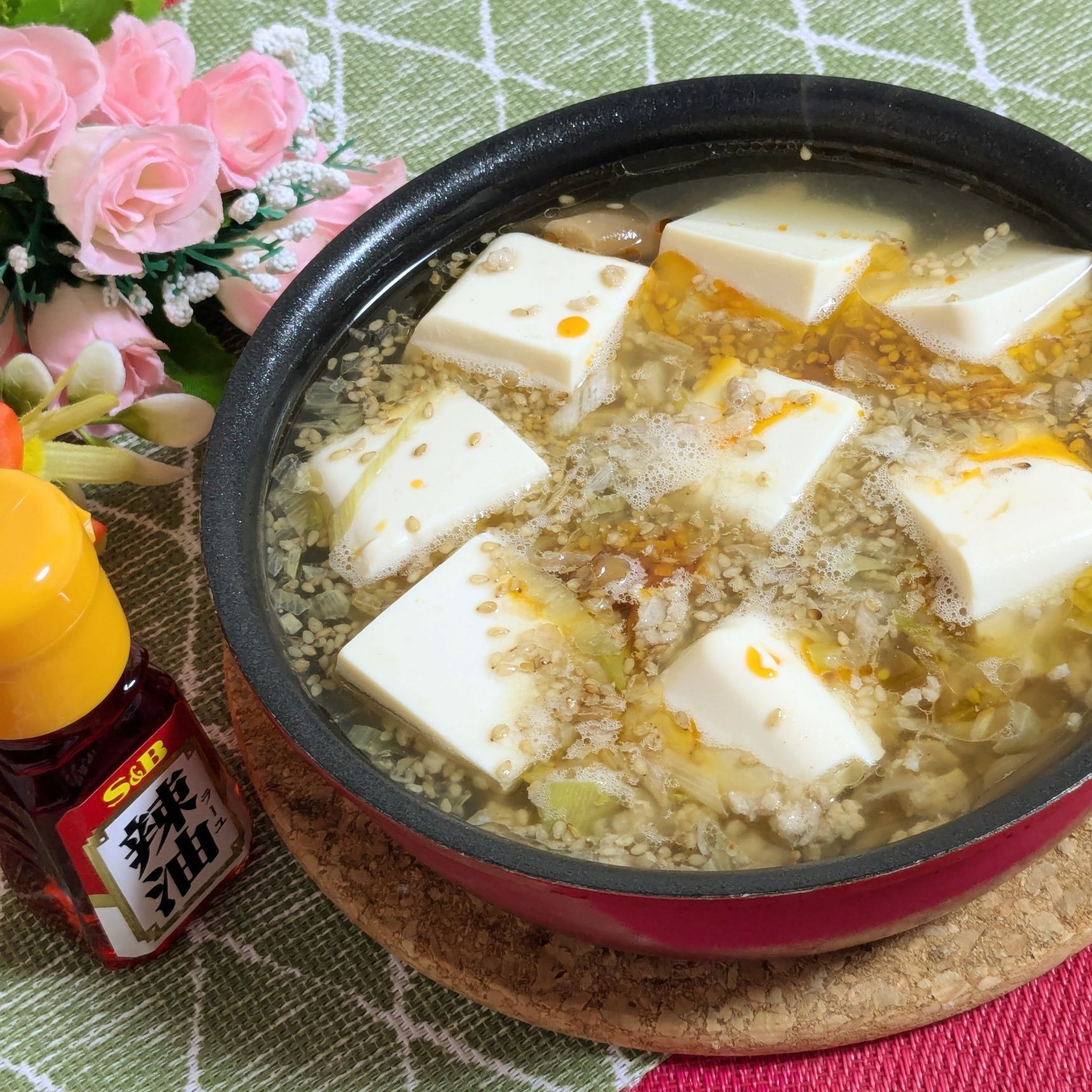 ＊出来上がりの肉そぼろから半量とり、水300gと出汁醤油小さじ1、豆腐300g合わせて豆腐煮を作ったものです。