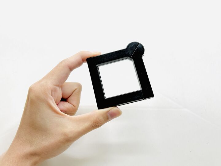 【ダイソー】シンプルな四角いアイテム、枠でもおもちゃでもありません!開くとビッグに大変身して、予想外の使い道に♪