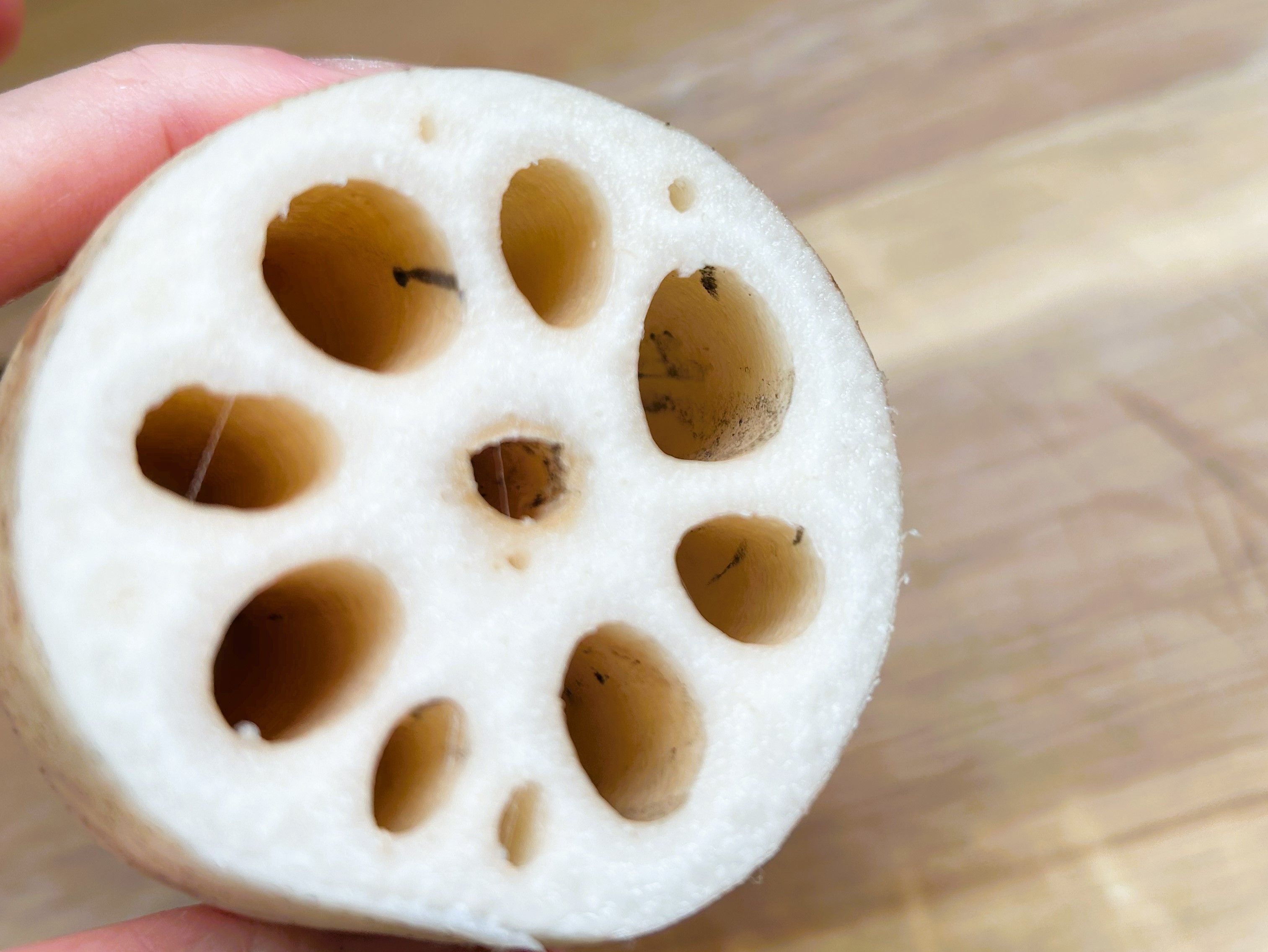 レンコンの穴が黒い！食べても大丈夫？今さら聞けない「レンコンの洗い 