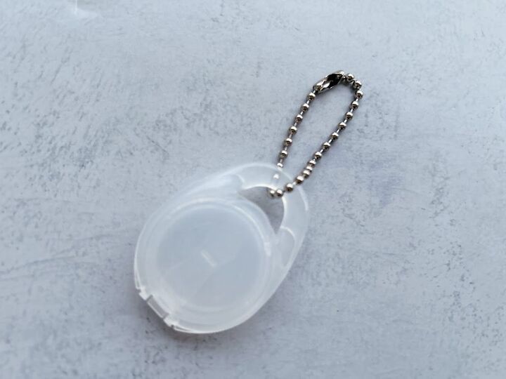 【キャンドゥ】地味で小さいキーホルダーを開けると…?乾燥時期の日常のプチストレス、なくなっちゃう!?