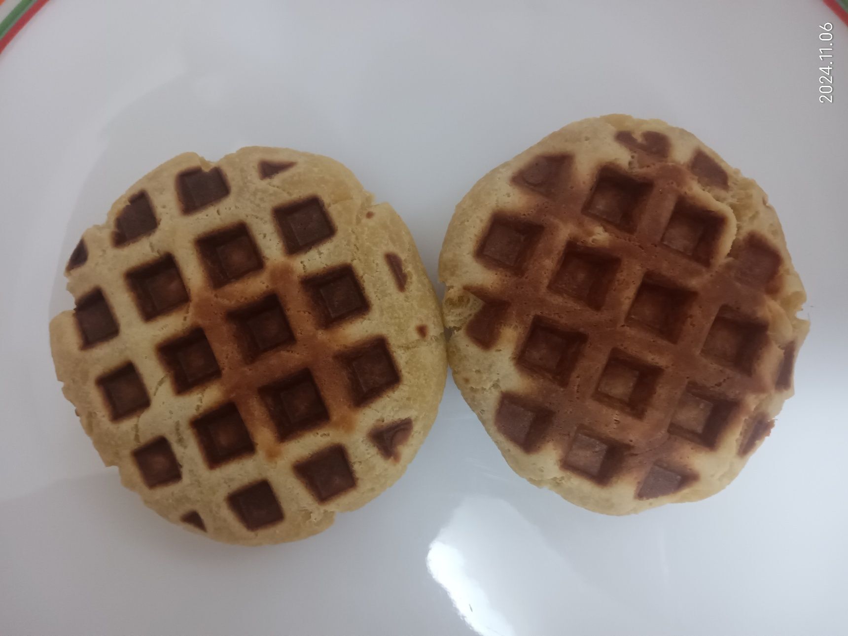 waffleメーカーで焼き上げます。