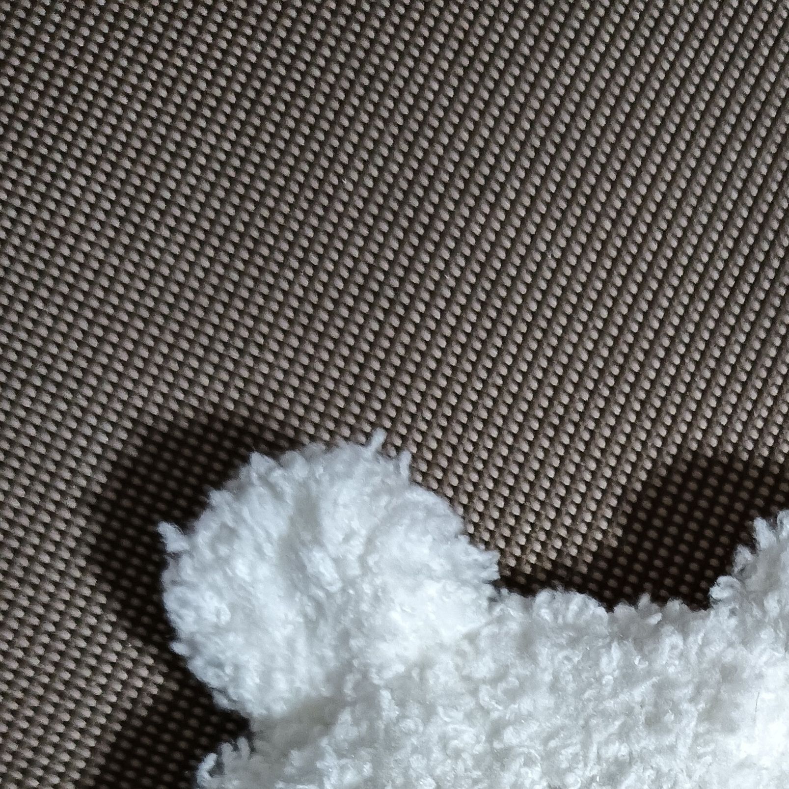 顔のパーツを作ります①
