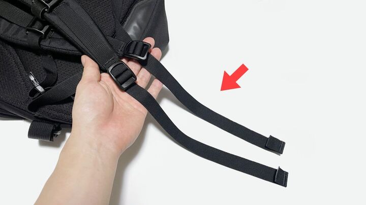 【セリア】リュックを使う人は必見!だらんと伸びるヒモを解決する「ヒモ固定バンド」