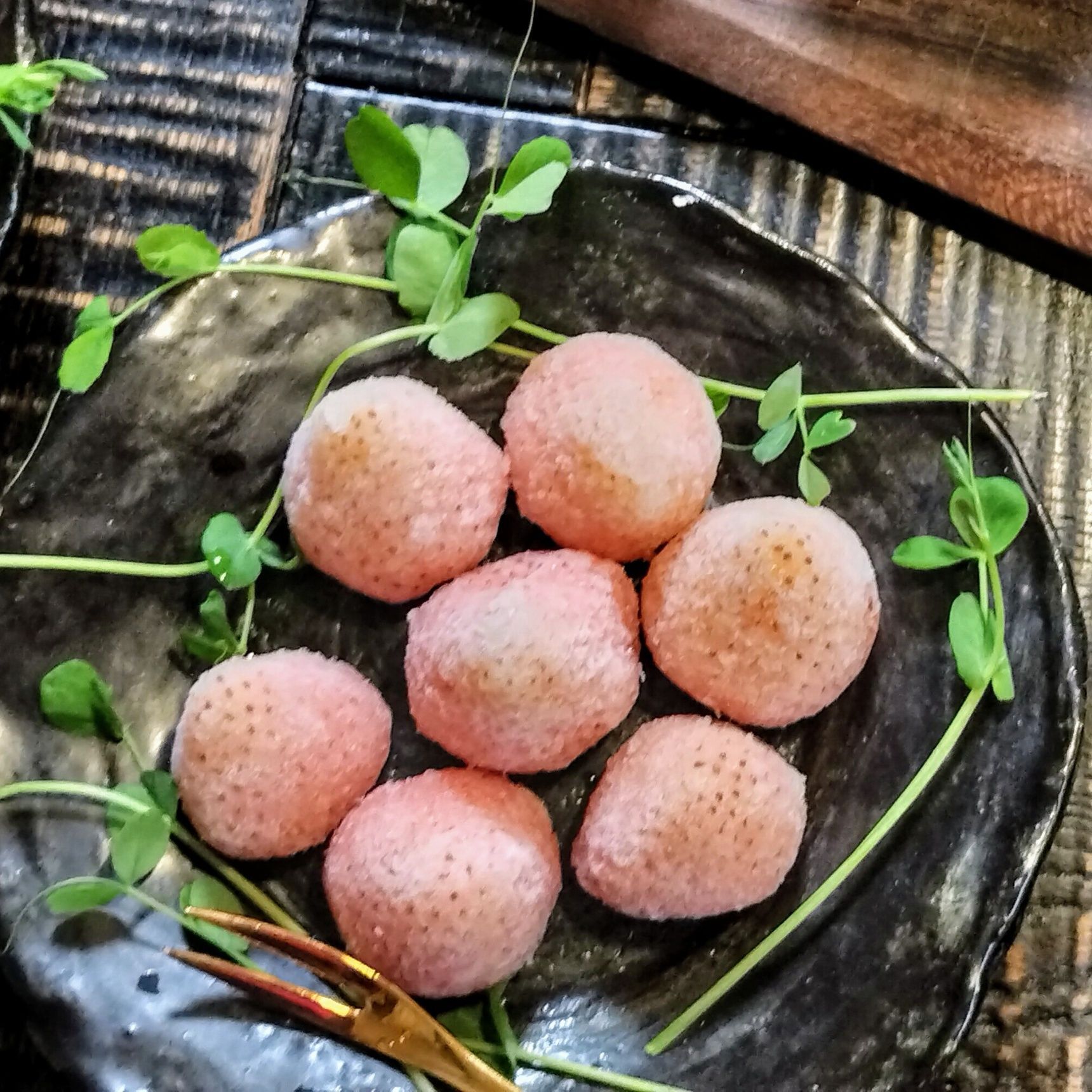 【（分量外）冷凍白いちご！3〜5分ほど自然解凍して、食べても美味しいですよー】